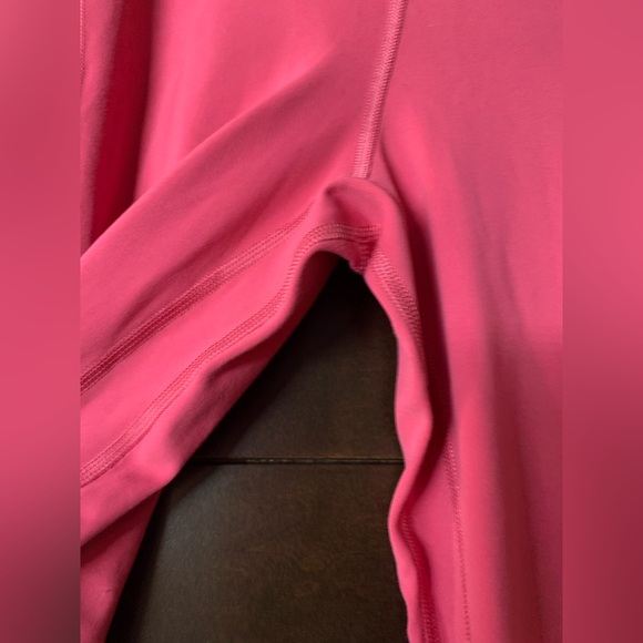 Align with pockets - Picture 2 of 6